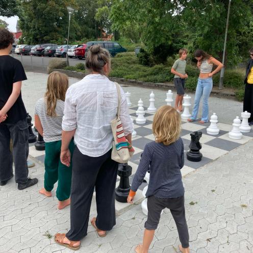 Børnebiblioteket - kig jer rundt her på hjemmesiden. Vi har gode tilbud til jer